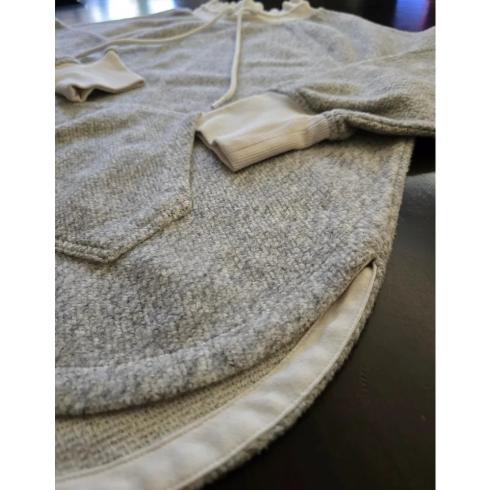 Oversized Women's NWOT Lou & Grey Gray & White Sweatshirt Hoodie XS
